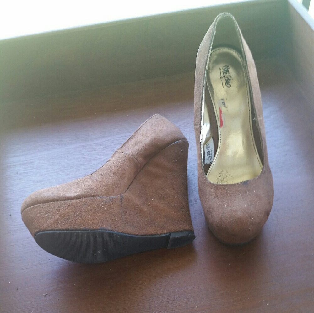 Mossimo brown suede wedges